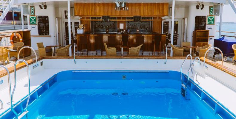 Pool Bar