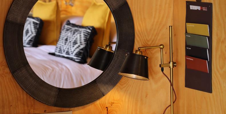 Namiri Plains - Desk