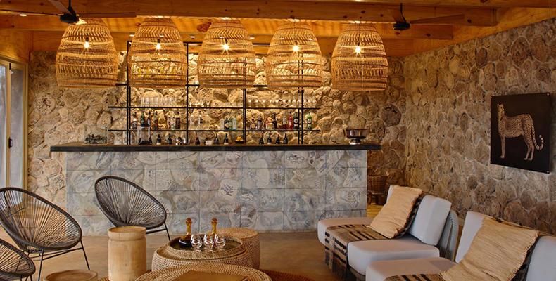Namiri Plains - Bar Interior