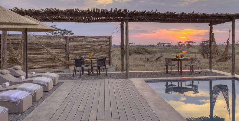 Namiri Plains - Private Dining by the Pool