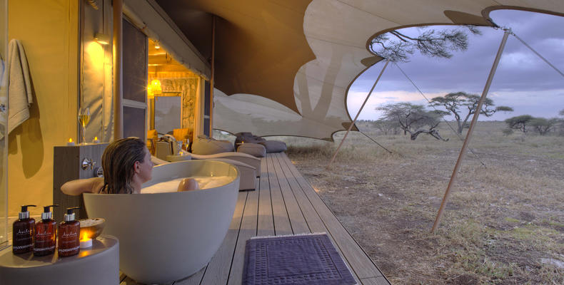 Namiri Plains - Tent Deck Bathtub