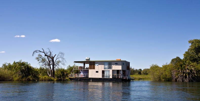 The Delta Belle Houseboat