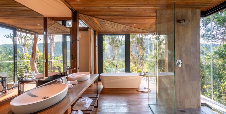 Suite bathroom