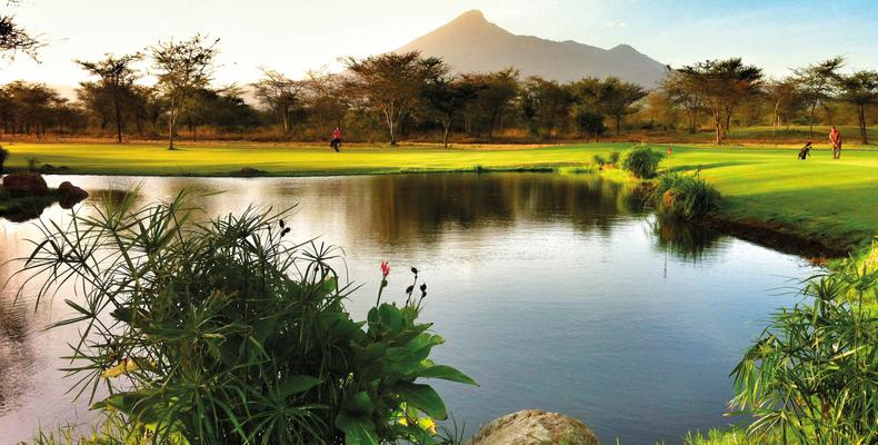 Bordering an 18 hole, championship Golf course