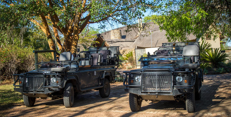 Game drive vehicle