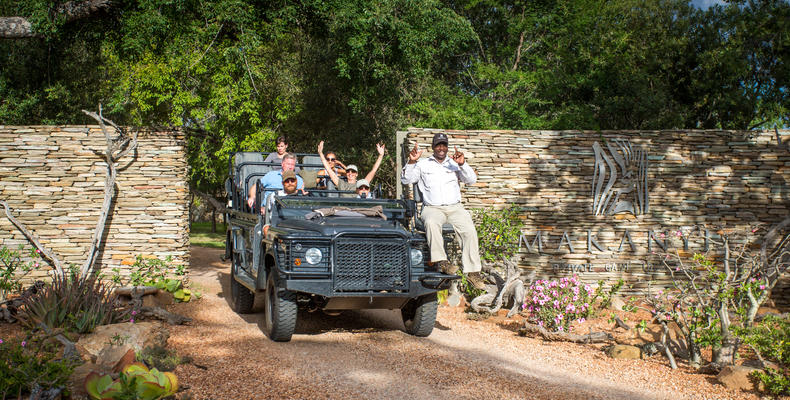 Game drive vehicle