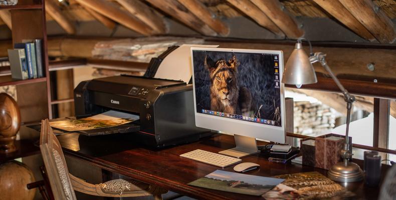 Photographic hub