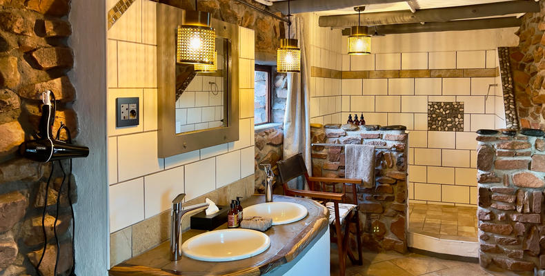 Suite Bathroom