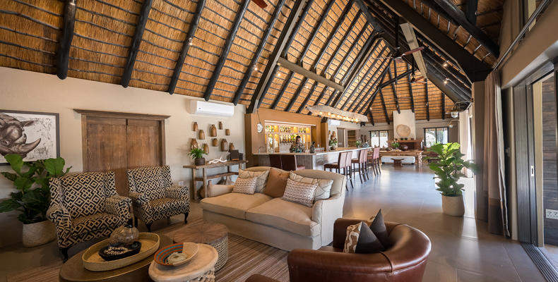 Lounge & bar