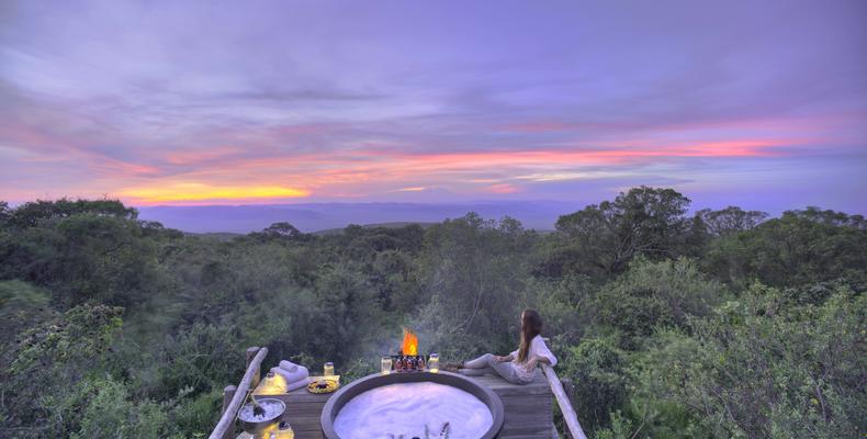 The Highlands - Honeymoon Dome Hot Tub at Sunset