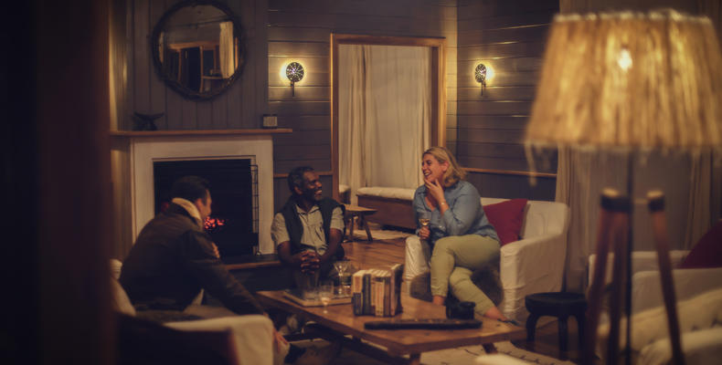 Perfect evening with guests chatting in the Entamanu mess