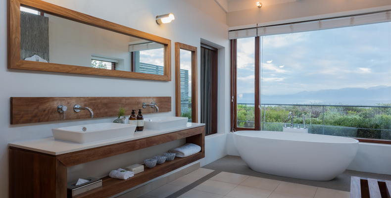 Suite Bathroom