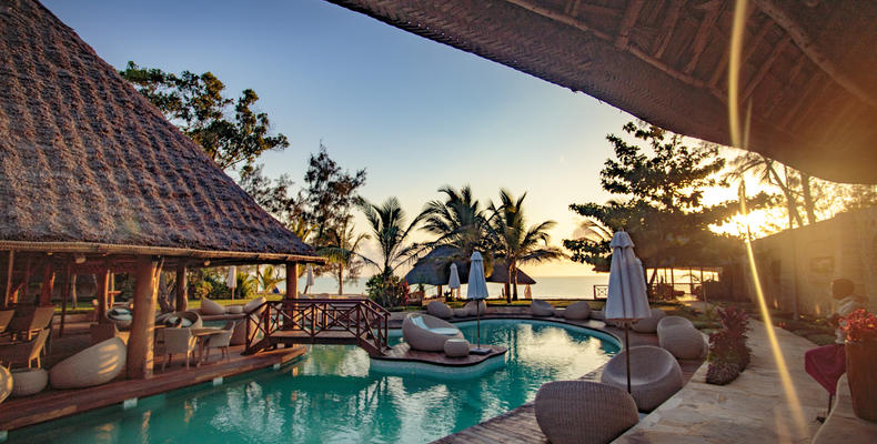 Bar + pools