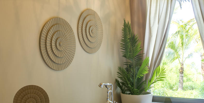 Zawadi bath tub with a view