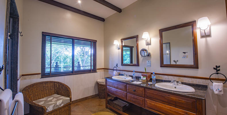 Bathroom area with ample space