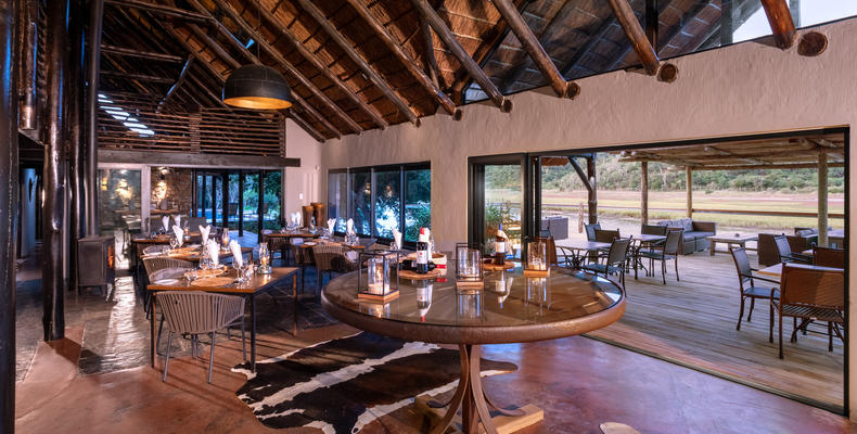 Dining & deck area