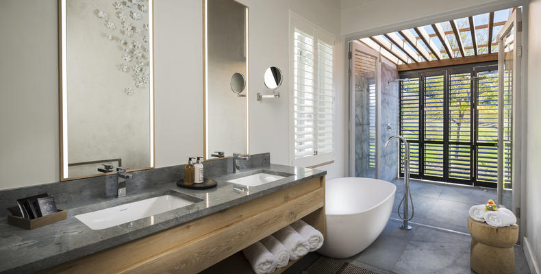 Viognier Suite Bahroom, with outdoor shower