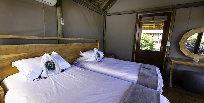 Hlosi Game Lodge - Family Tent Kids Bedroom 