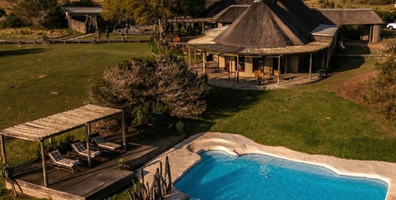 Hlosi Game Lodge Pool and Restaurant