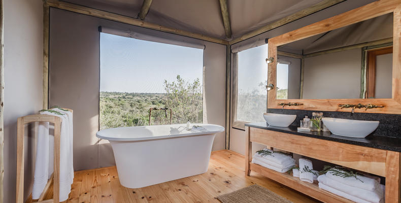 Hlosi Game Lodge - Safari Tent Bathroom