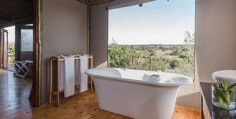 Hlosi Game Lodge - Safari Tent Bathroom