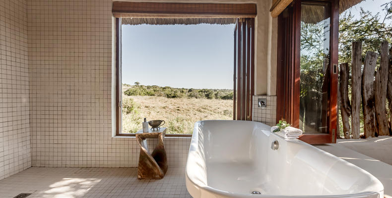 Hlosi Game Lodge - Luxury Suite Bathroom