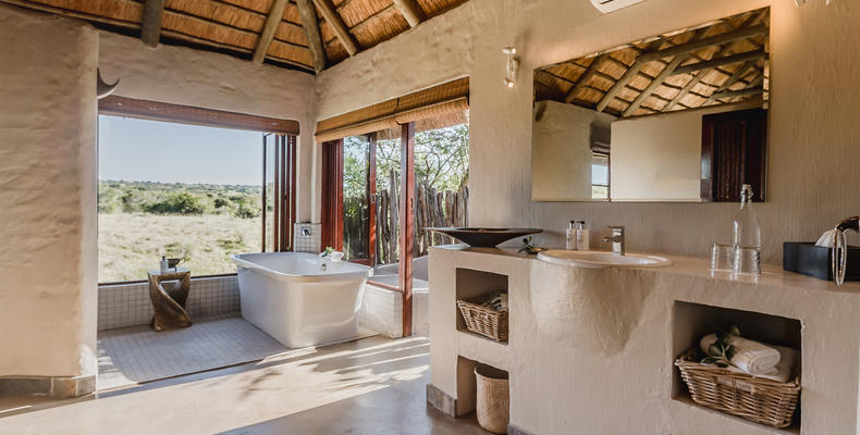 Hlosi Game Lodge - Luxury Suite Bathroom