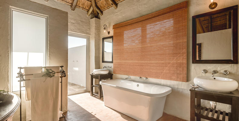 Hlosi Game Lodge - Luxury Suite Bathroom