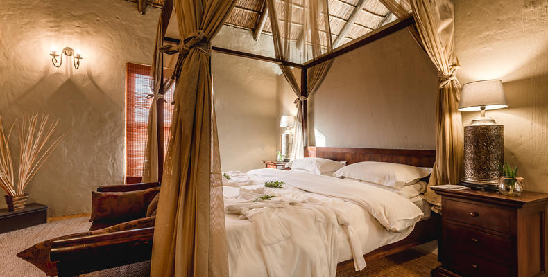 Hlosi Game Lodge - Luxury Suite