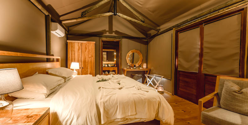 Hlosi Game Lodge - Safari Tent Turndown