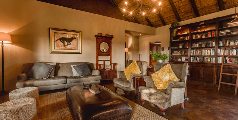 Hlosi Game Lodge - Lounge