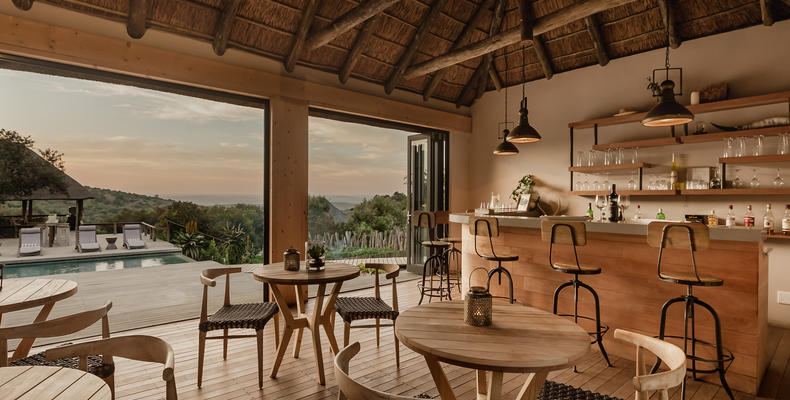 Bukela Game Lodge - Bar At Dusk