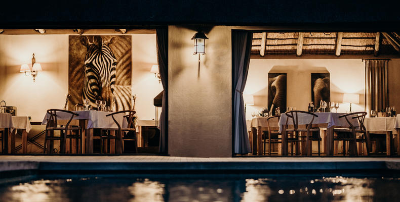 Bukela Game Lodge - Dining At Night