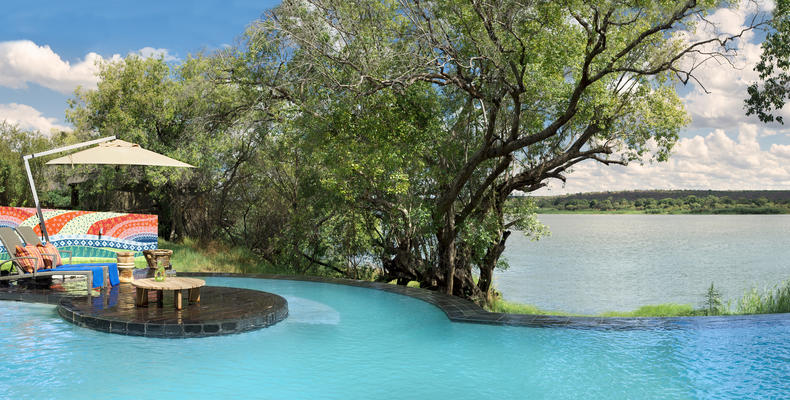 River Lodge: pool