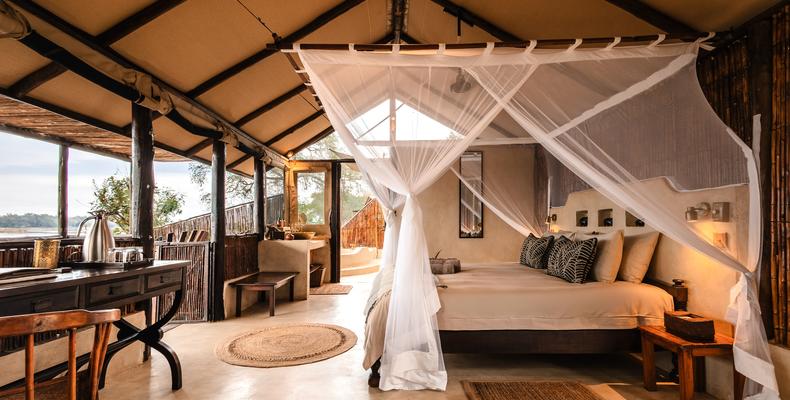 Old Mondoro Bush Chalet wide room