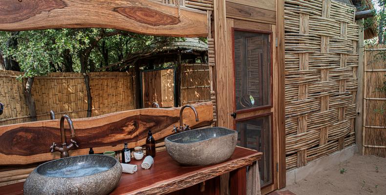 Outdoor double vanity sinks