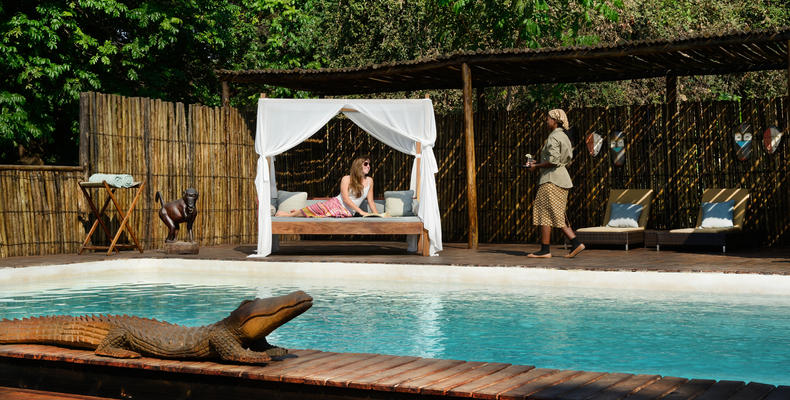 Chiawa pool and deck overlooking the Zambezi