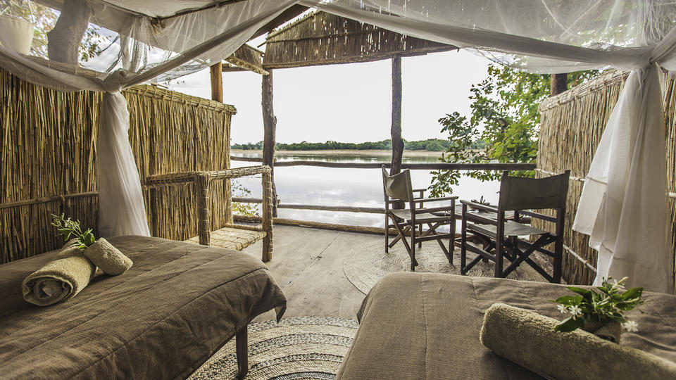 Open-sided chalet with unlimited view of the Luangwa River