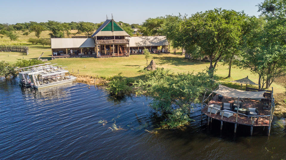Hauptgebäude und Landungssteg