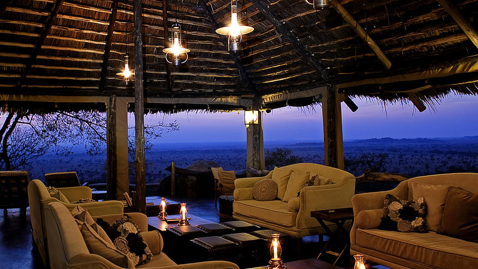 Serengeti Pioneer lounge and bar, perched on a rocky outcrop, and affording one of Serengeti&#039;s most outstanding vantage points