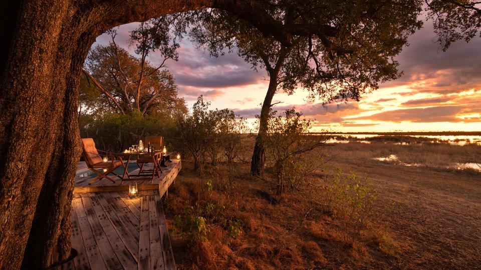 Zarafa Camp - Deck mit Blick auf die Lagune von Zibadianja