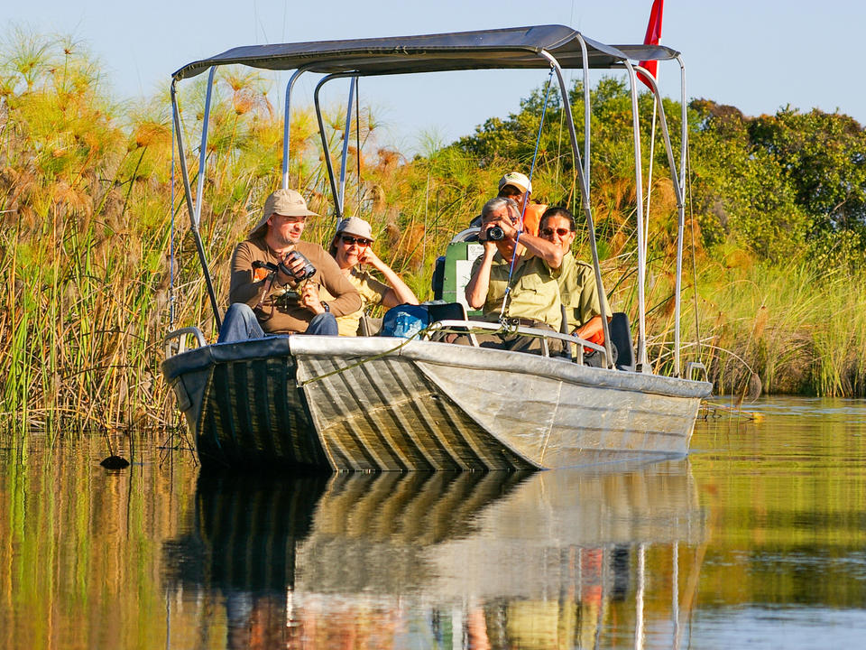 Entdecken Sie das Okavango Delta mit dem Boot mit der Xugana Island Lodge