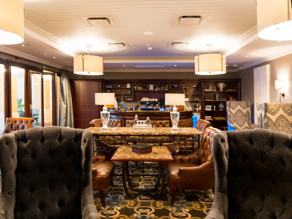 Bar & Lounge Area