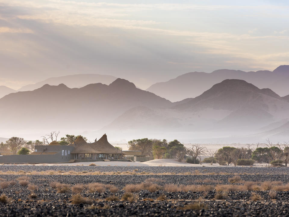 Das erfrischte, moderne Erscheinungsbild von Little Kulala bietet jetzt noch mehr Platz und Komfort, um die unglaubliche Namib-Wüste zu genießen
