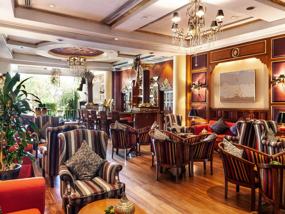 Kipling's Bar und Zigarre im Mercure Mandalay Hill Resort