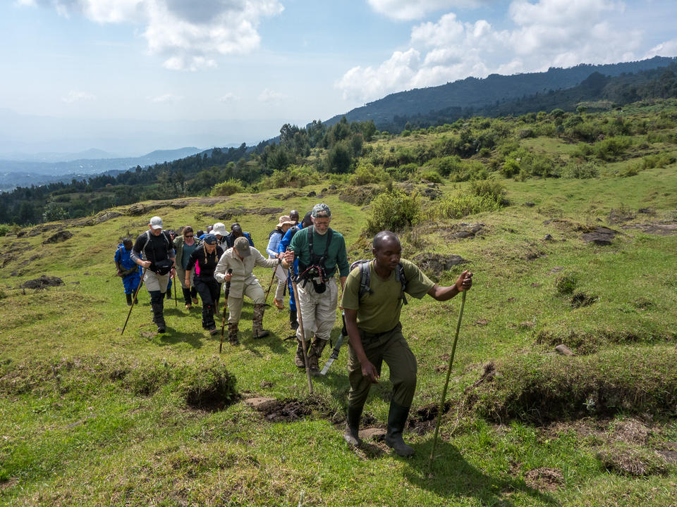 Trekking durch Gemeinschaftsland auf dem Weg zum Vulkane Nationalpark