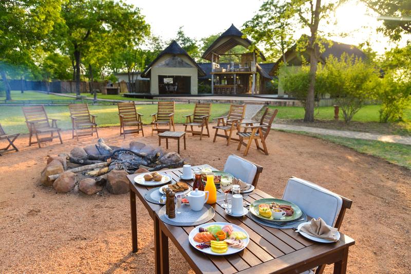 Breakfast outside at Elephant's Eye