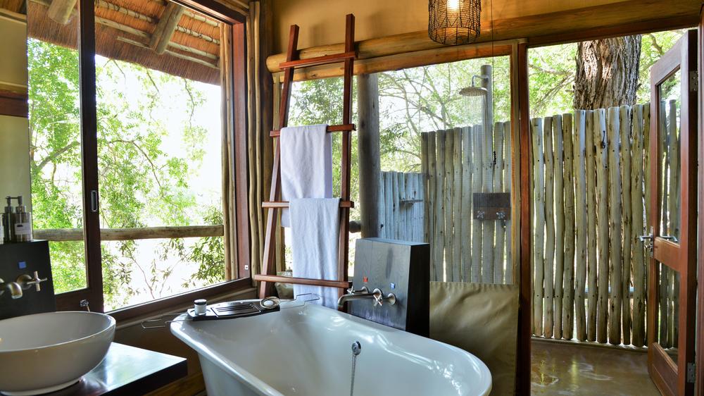 Rhino Post Safari Lodge