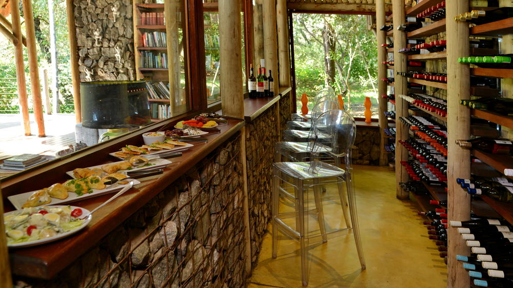 Rhino Post Safari Lodge