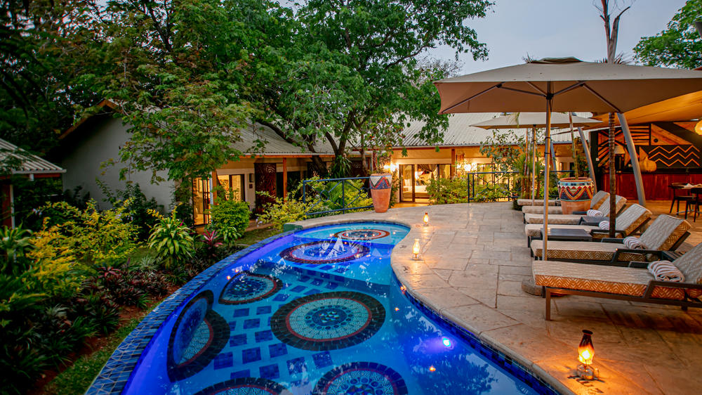 Zimbabwe - 3-Day Victoria Falls with Shongwe Lookout - Private Accommodated